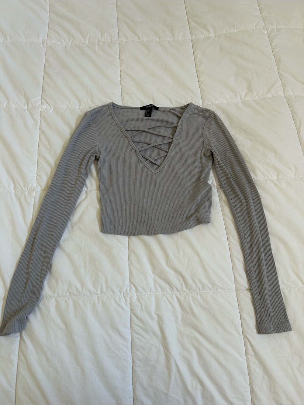 Forever 21 Ribbed Crisscross V-Neck Long Sleeve Crop Top - Light Gray